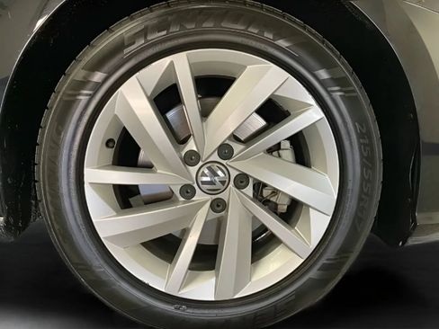 Used 2018 Volkswagen Passat 2.0T SE FWD image 27