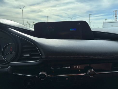 Used 2022 MAZDA MAZDA3 s image 17