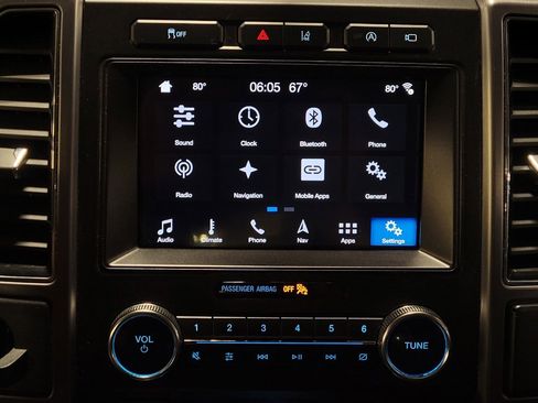 Used 2018 Ford Expedition Max Platinum RWD image 25