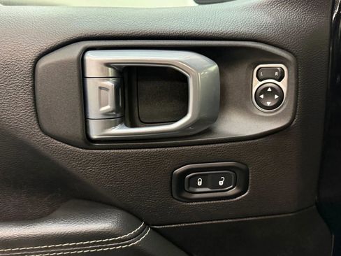 Used 2022 Jeep Wrangler Unlimited Sahara w/ Cold Weather Group AWD/4WD image 23