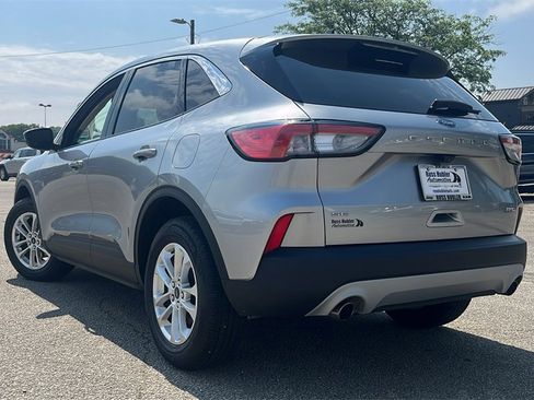 Used 2021 Ford Escape SE image 6