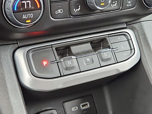 Certified 2022 GMC Acadia SLE w/ Driver Convenience Package image 14