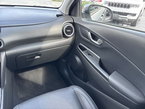 Used 2021 Hyundai Kona Limited FWD image 27
