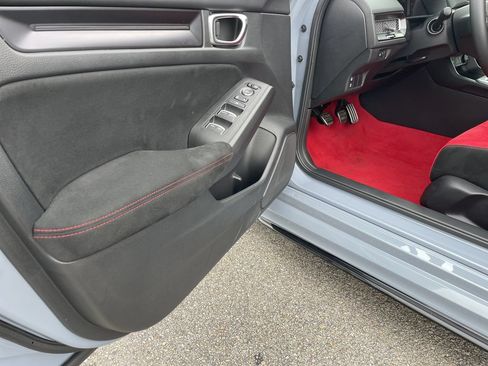 Used 2025 Honda Civic Type R image 14
