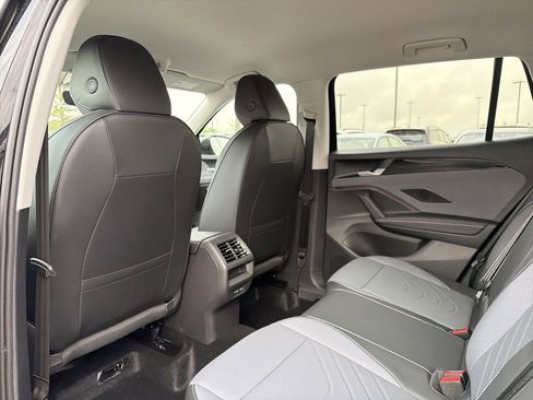New 2026 Volkswagen Tiguan SE FWD image 12