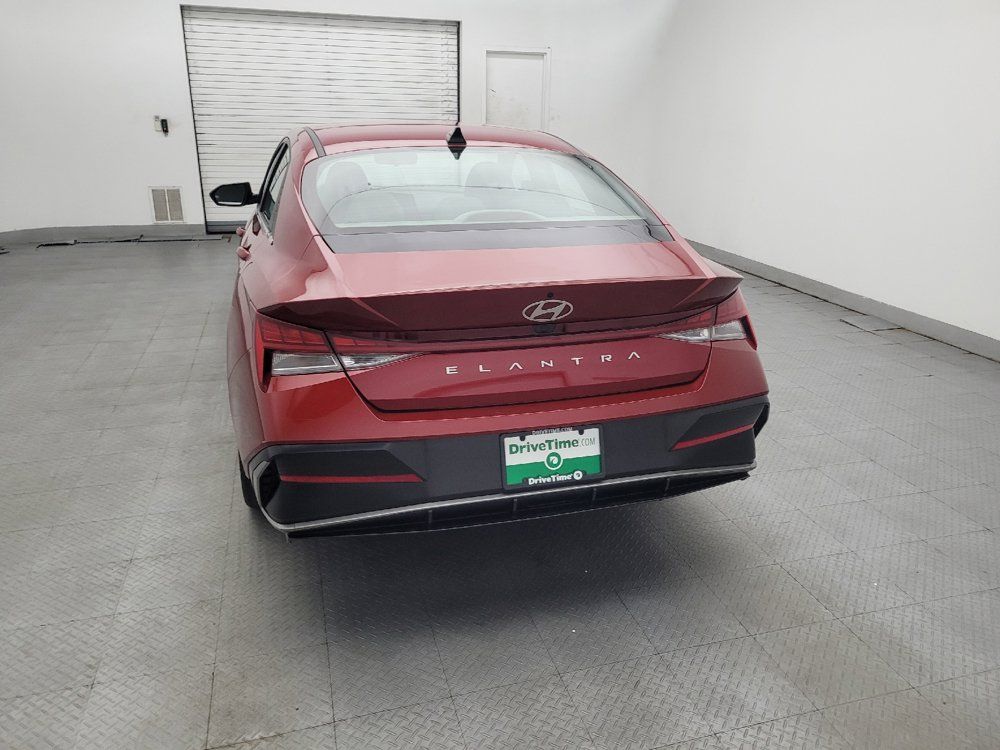 Used 2025 Hyundai Elantra SEL FWD image 6