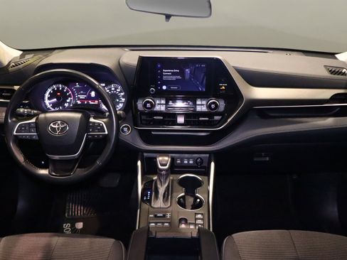 Used 2024 Toyota Highlander LE image 24