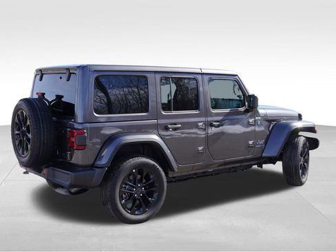 Certified 2025 Jeep Wrangler Unlimited Sahara w/ Safety Group image 4
