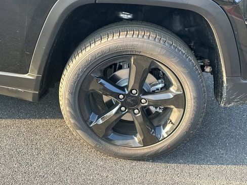 New 2025 Jeep Grand Cherokee Limited w/ Luxury Tech Group II image 18