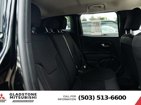 Used 2019 Jeep Renegade Altitude w/ Quick Order Package 2XM FWD image 23