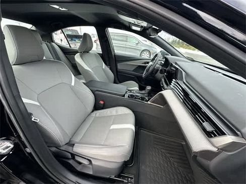 Used 2025 Toyota Camry SE image 21