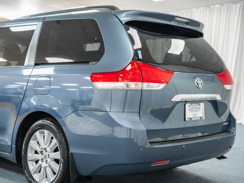 Used 2014 Toyota Sienna Limited image 6