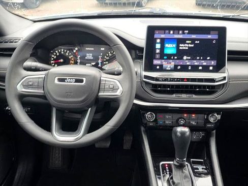 Certified 2022 Jeep Compass Latitude FWD image 18