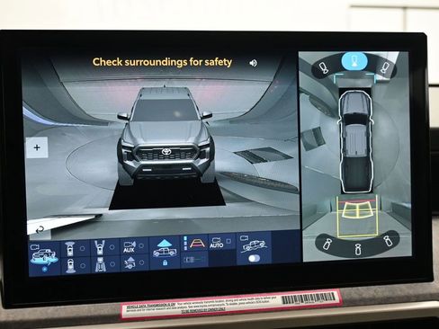 Used 2024 Toyota Tacoma Trailhunter image 17