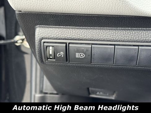 Used 2021 Toyota Corolla SE image 5