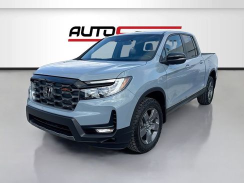 Used 2025 Honda Ridgeline TrailSport image 3