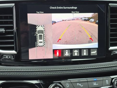 New 2026 Chrysler Pacifica Limited w/ Uconnect Theater Family Group image 30