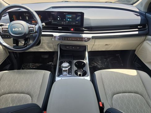Certified 2025 Kia Carnival EX FWD image 13