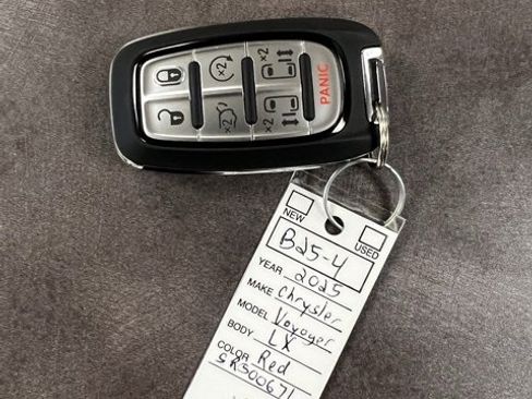 Used 2025 Chrysler Voyager LX image 31