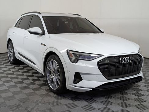 Used 2021 Audi e-tron Prestige w/ Prestige Package image 8