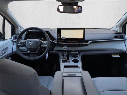 New 2026 Toyota Sienna XLE image 14