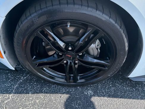 Used 2018 Chevrolet Corvette Stingray Coupe w/ Carbon Flash Badge Package RWD image 10