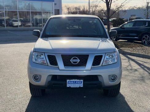 Used 2021 Nissan Frontier SV image 2