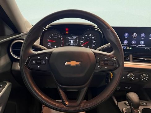 Used 2025 Chevrolet Trax LS w/ LS Convenience Package FWD image 21