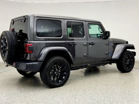 Used 2025 Jeep Wrangler Unlimited Sahara w/ Safety Group AWD/4WD image 5