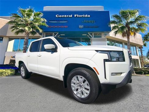 Used 2023 Nissan Frontier SV w/ SV Convenience Package image 2