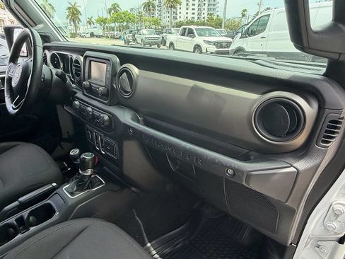Used 2018 Jeep Wrangler Sport AWD/4WD image 12