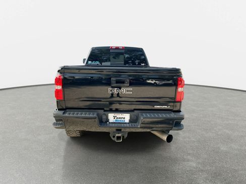 Used 2019 GMC Sierra 2500 Denali w/ Duramax Plus Package AWD/4WD image 8