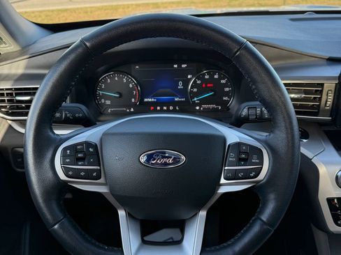 Used 2022 Ford Explorer XLT w/ Equipment Group 202A image 14