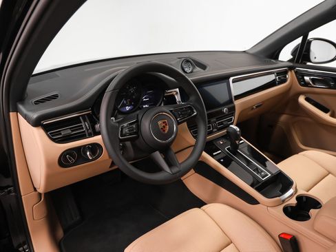 New 2026 Porsche Macan image 4