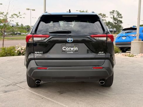 Used 2021 Toyota RAV4 XLE w/ Convenience Package AWD/4WD image 7