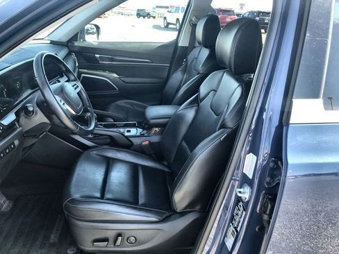 Used 2025 Kia Telluride S image 11