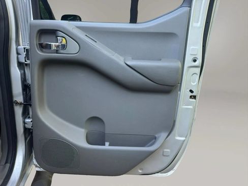 Used 2013 Nissan Frontier SV RWD image 11