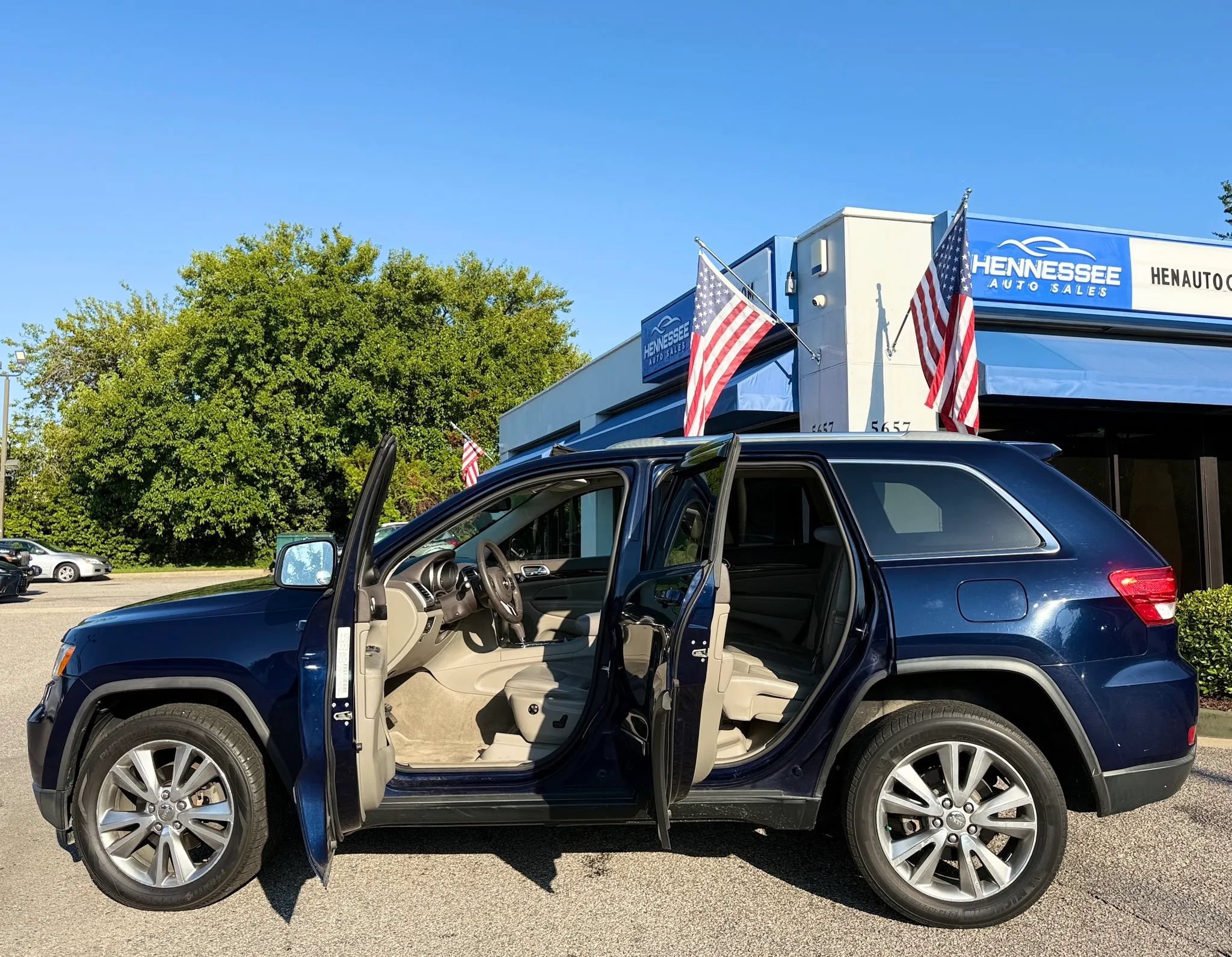 Used 2013 Jeep Grand Cherokee Laredo RWD image 9
