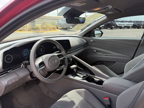 Certified 2024 Hyundai Elantra SE FWD image 11