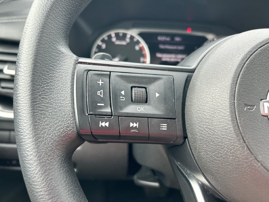 Used 2024 Nissan Rogue SV FWD image 16