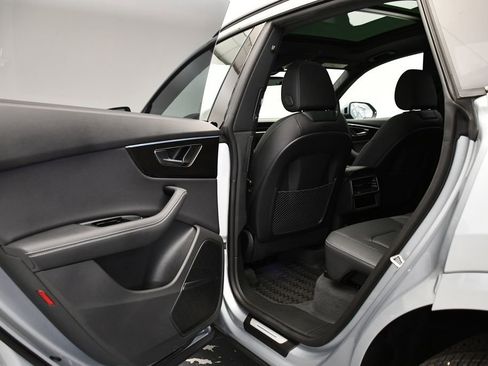 Used 2025 Audi Q8 Premium Plus image 41