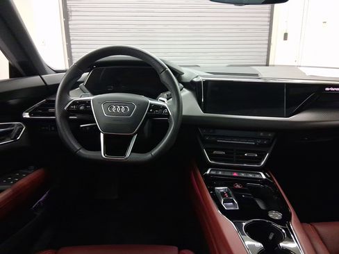 Used 2023 Audi e-tron GT Prestige w/ Prestige Package image 4