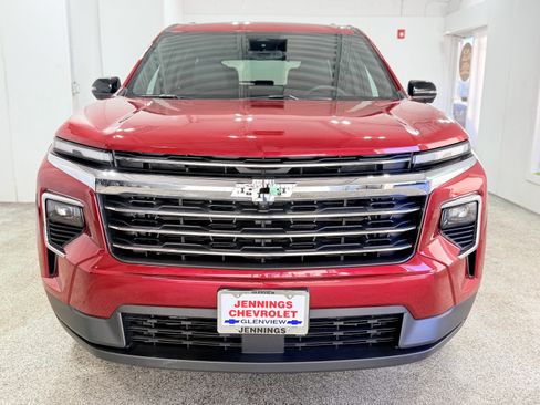 Used 2024 Chevrolet Traverse LT w/ Trailering Package image 2