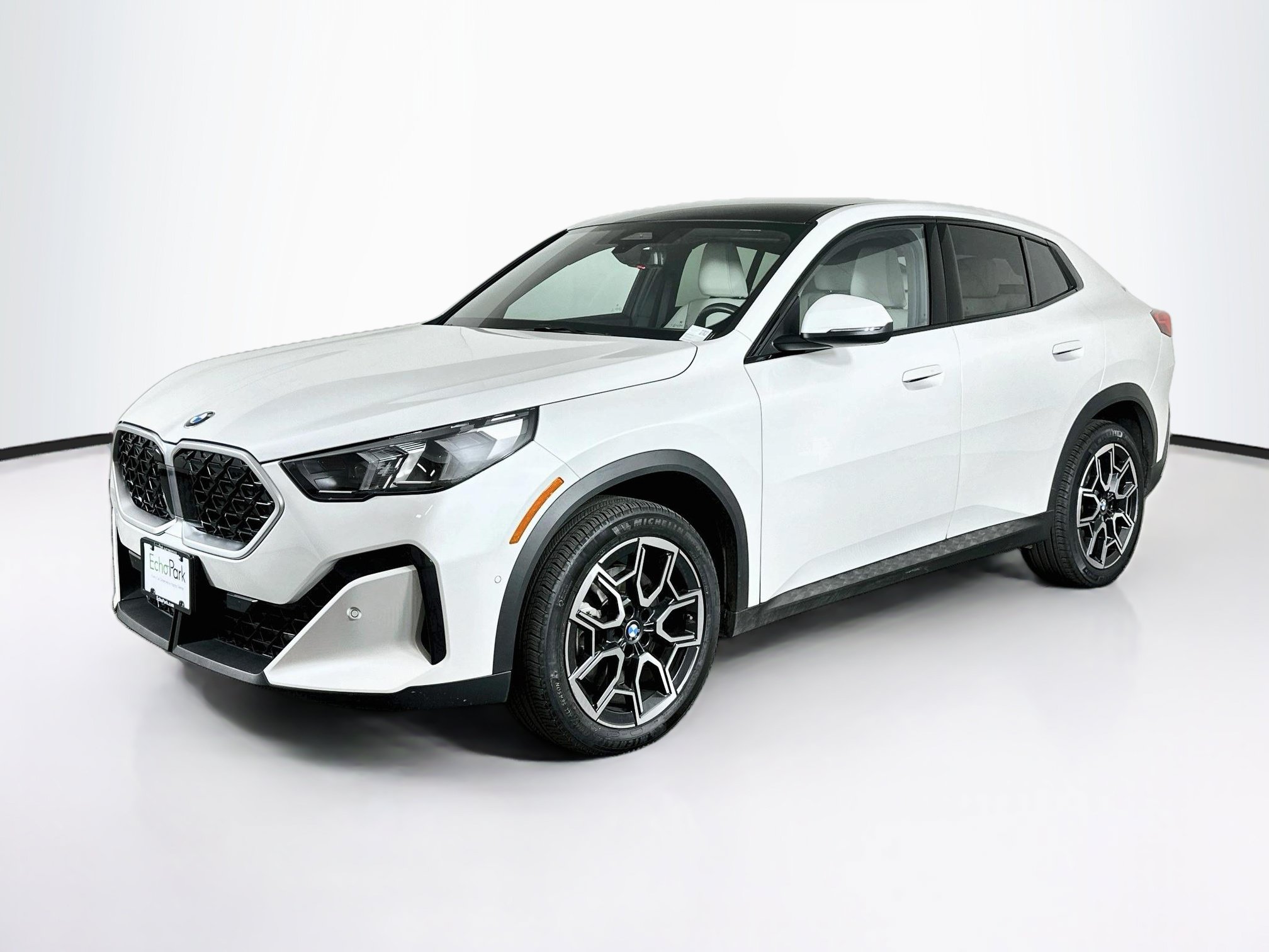 Used 2026 BMW X2 xDrive28i AWD/4WD image 3