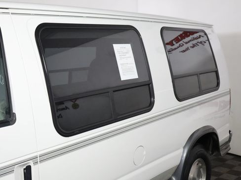 Used 2000 Ford E-150 and Econoline 150 RWD image 32