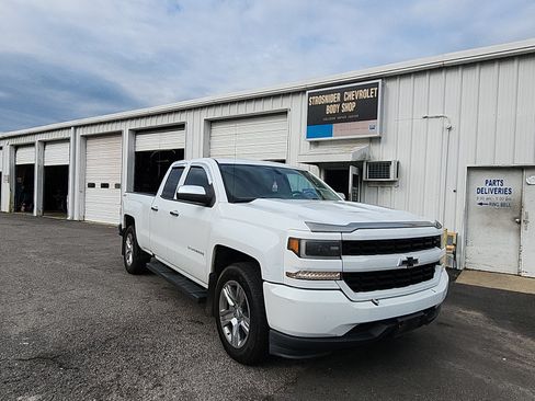 Used 2017 Chevrolet Silverado 1500 Custom w/ Custom Convenience Package AWD/4WD image 7