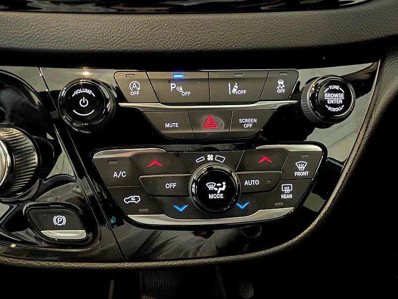 Used 2026 Chrysler Pacifica Select FWD image 18