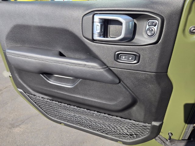 Used 2022 Jeep Wrangler Unlimited Sahara AWD/4WD image 17
