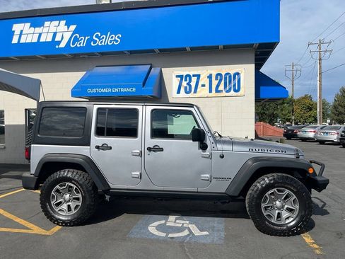 Used 2017 Jeep Wrangler Unlimited Rubicon w/ Cold Weather Group AWD/4WD image 2
