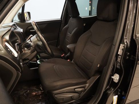 Used 2020 Jeep Renegade Latitude w/ Cold Weather Group image 3